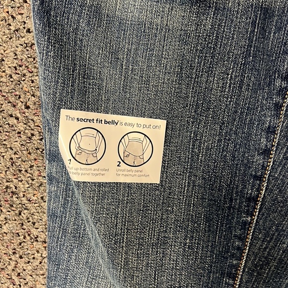 A PEA IN THE POD | cropped maternity jeans SMALL - Picture 2 of 5
